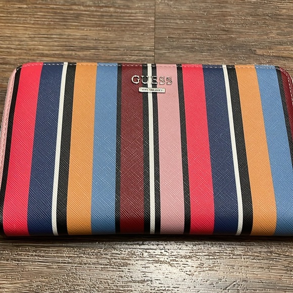 Large striped Guess wallet - Picture 2 of 6